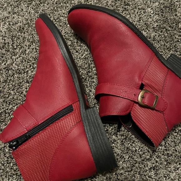 Aquilles Red Ankle boots 7 - Picture 4 of 7